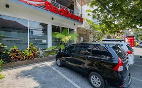 RedDoorz Premium @ Jalan Cengkeh Malang